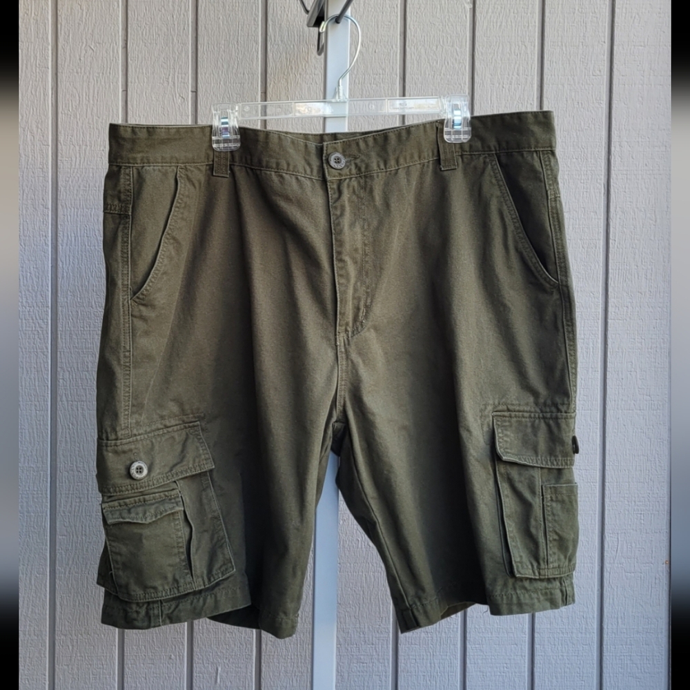 Mustway | 8-Pocket Army Green Cargo Shorts EUC Men's 42 Cotton XXL